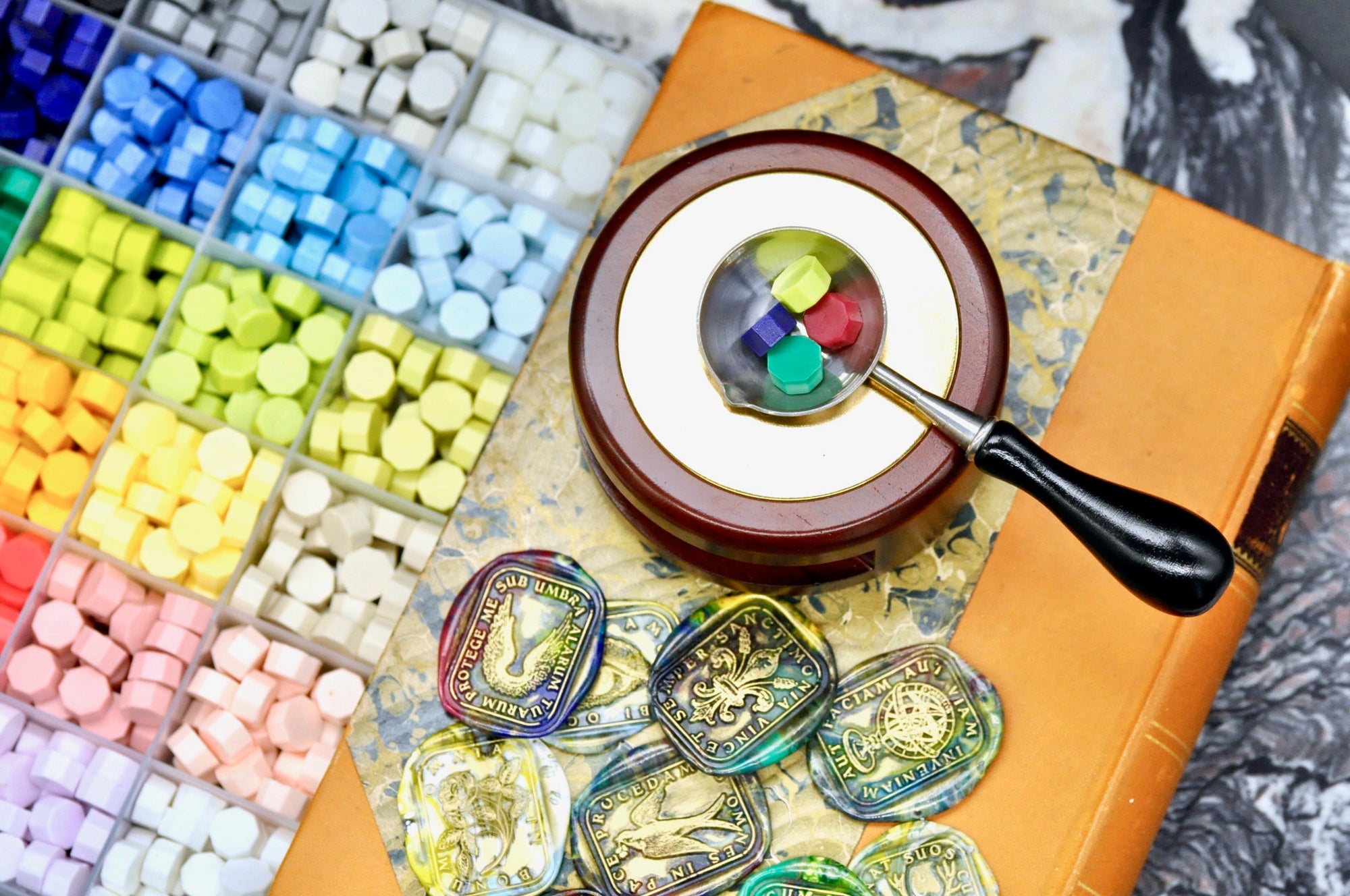 Sealing Wax Beads 15 Grids Palette | Spring Meadow - Backtozero B20 - 15 grid, 15grid, blue, green, newarrivals, octagon bead, palette, pink, red, sealing wax, Wax Beads, White
