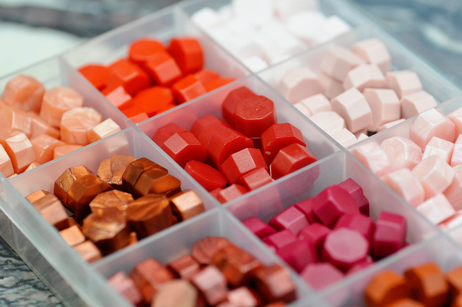 Sealing Wax Beads 15 Grids Palette | Shades of Red - Backtozero B20 - 15 grid, 15grid, dark red, Metallic, Metallic Red, newarrivals, octagon bead, palette, Palm Red, pink, red, sealing wax, Wax Beads