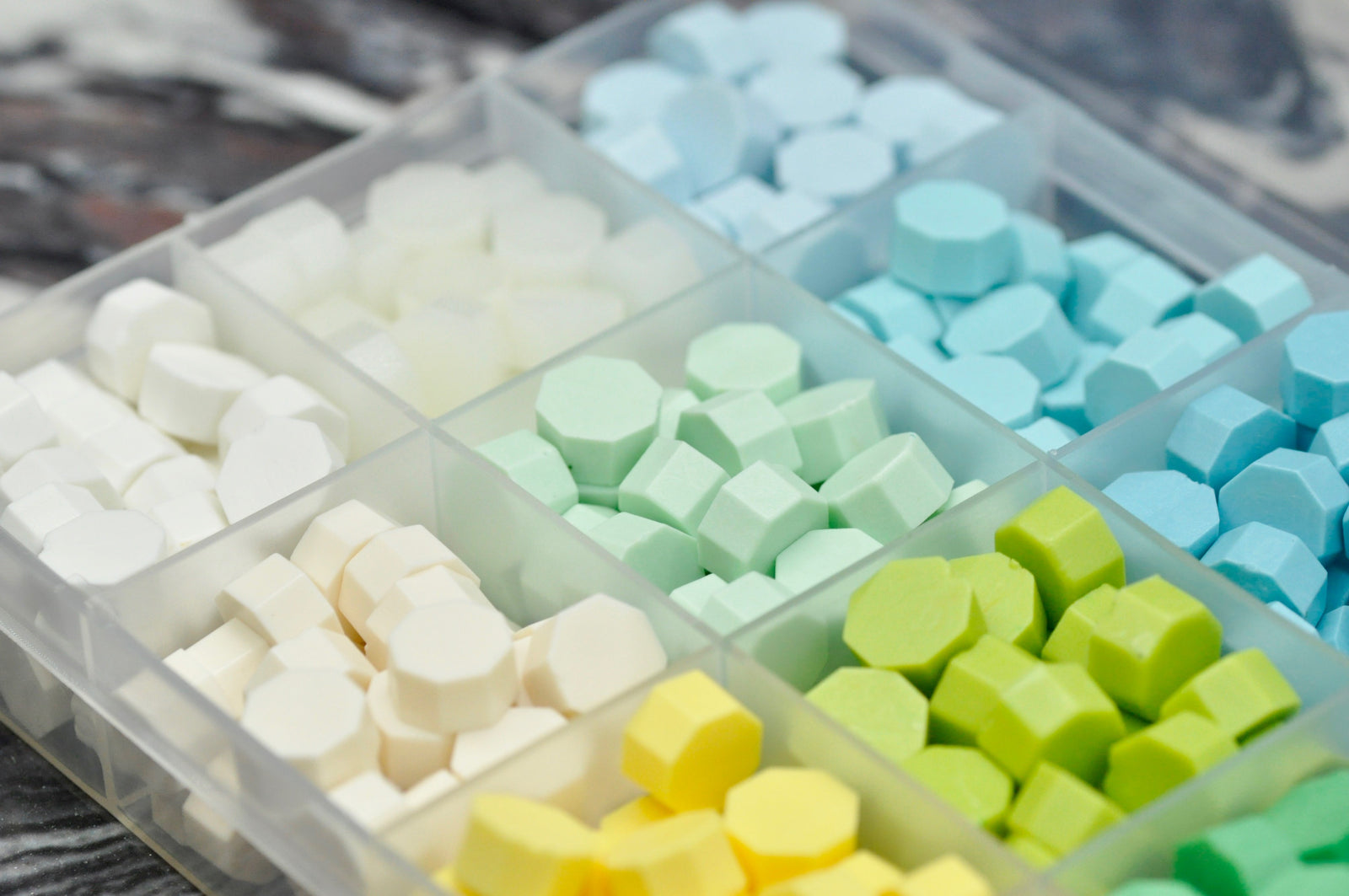 Sealing Wax Beads 15 Grids Palette | Spring Meadow - Backtozero B20 - 15 grid, 15grid, blue, green, newarrivals, octagon bead, palette, pink, red, sealing wax, Wax Beads, White