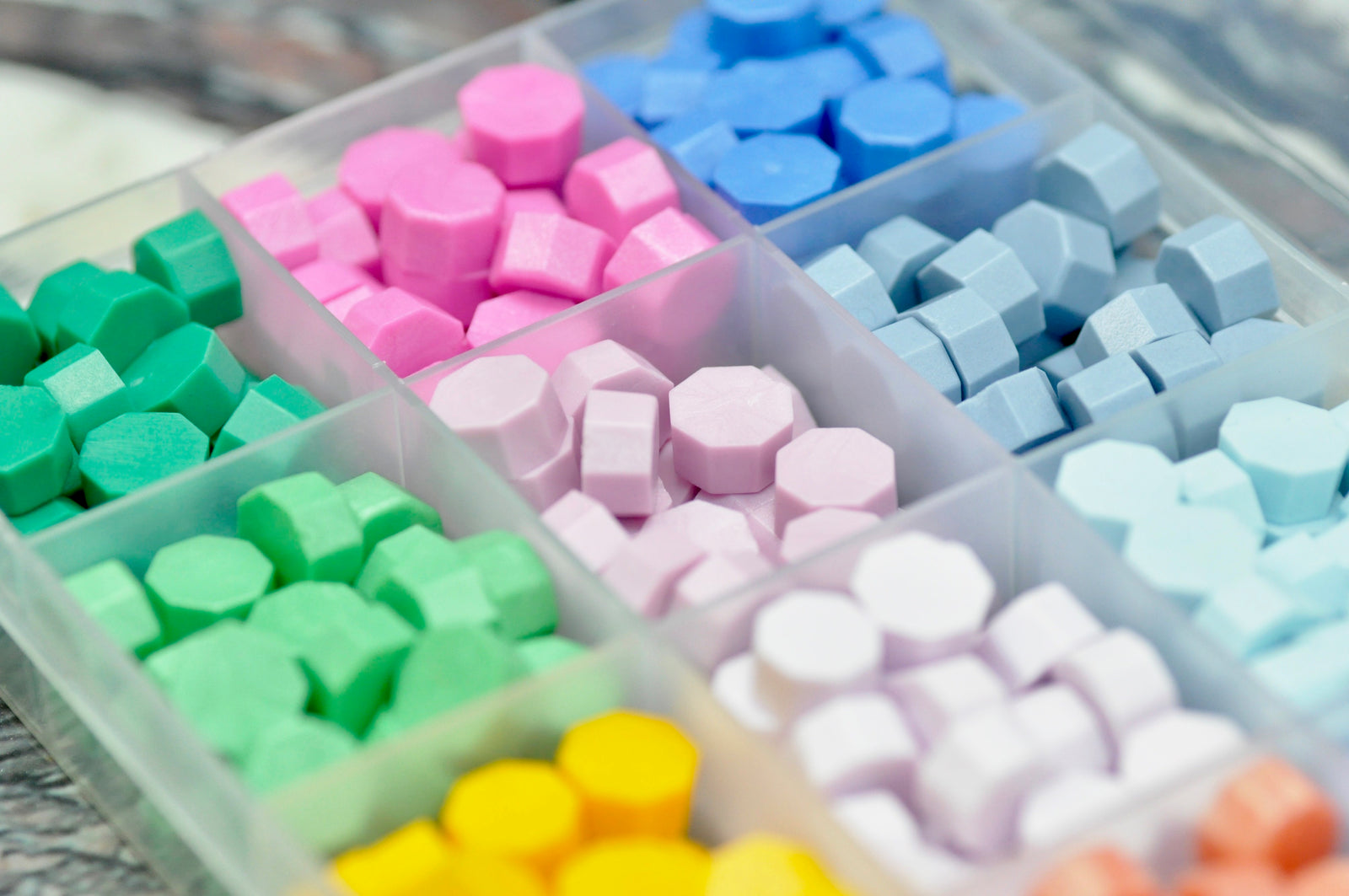 Sealing Wax Beads 15 Grids Palette | Summer Garden - Backtozero B20 - 15 grid, 15grid, Green, Lavender, Light Blue, Metallic Blue, newarrivals, octagon bead, palette, Pastel Blue, Pink, sealing wax, Wax Beads, Yellow