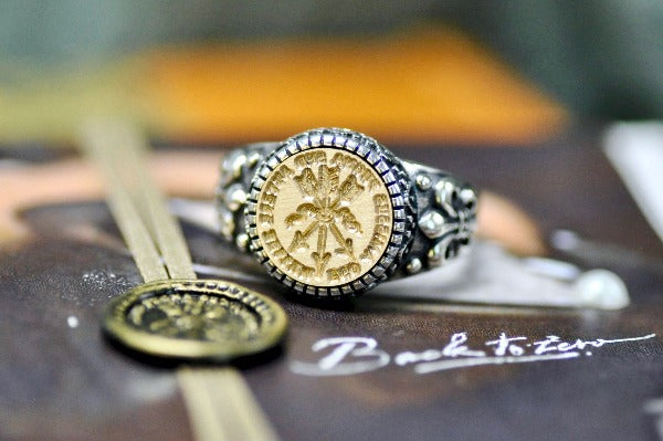 Three Crossed Arrows Latin Motto Fleur De Lis Signet Ring - Backtozero B20 - 12f, 12mm, 12mm ring, 925 Silver, accessory, Arrow, battle, carry on, Fleur de Lis, him, Intaglio, Intaglio ring, jewelry, latin, latin motto, Message, never give up, ring, seal, seal ring, signet, size 10, size 11, size 8, size 9, war, wax seal, wax seal stamp