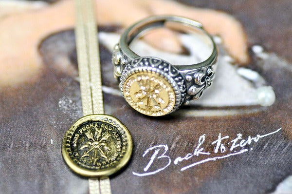 Three Crossed Arrows Latin Motto Fleur De Lis Signet Ring - Backtozero B20 - 12f, 12mm, 12mm ring, 925 Silver, accessory, Arrow, battle, carry on, Fleur de Lis, him, Intaglio, Intaglio ring, jewelry, latin, latin motto, Message, never give up, ring, seal, seal ring, signet, size 10, size 11, size 8, size 9, war, wax seal, wax seal stamp