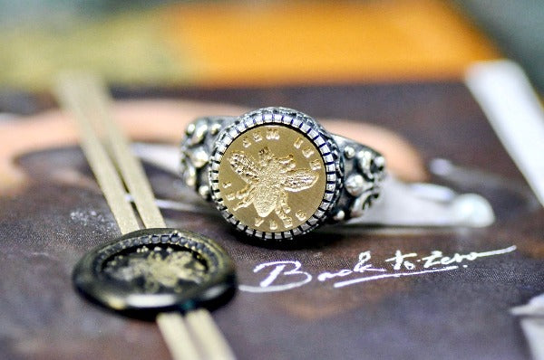 Bee Latin Motto Fleur De Lis Signet Ring - Backtozero B20 - 12f, 12mm, 12mm ring, 925 Silver, accessory, bee, effort, Fleur de Lis, him, Intaglio, Intaglio ring, jewelry, latin, latin motto, Message, ring, seal, seal ring, signet, size 10, size 11, size 8, size 9, success, wax seal, wax seal stamp