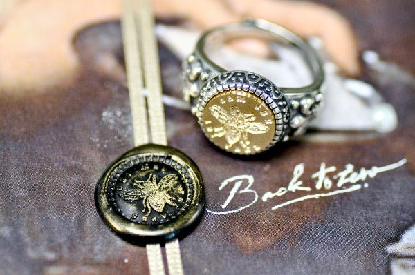 Bee Latin Motto Fleur De Lis Signet Ring - Backtozero B20 - 12f, 12mm, 12mm ring, 925 Silver, accessory, bee, effort, Fleur de Lis, him, Intaglio, Intaglio ring, jewelry, latin, latin motto, Message, ring, seal, seal ring, signet, size 10, size 11, size 8, size 9, success, wax seal, wax seal stamp