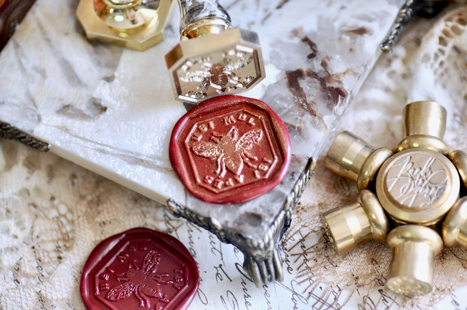 Bee Latin Motto Wax Seal Stamp | Determination | O