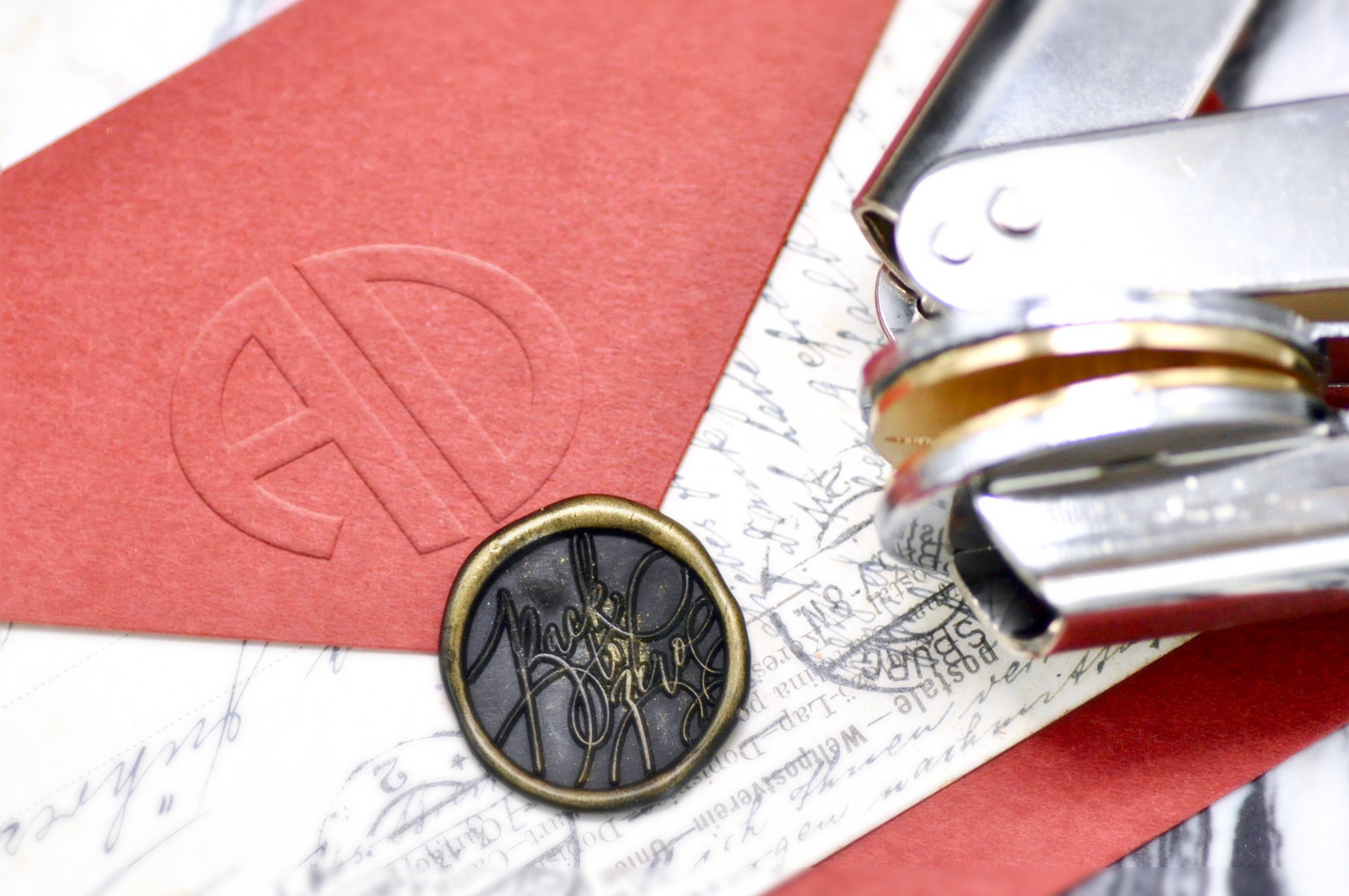 Double Initials Circle Monogram Embosser - Backtozero B20 - 2 initials, Double Initials, Embosser, embosser2initials, Monogram, monogram embosser, Wedding, wreath