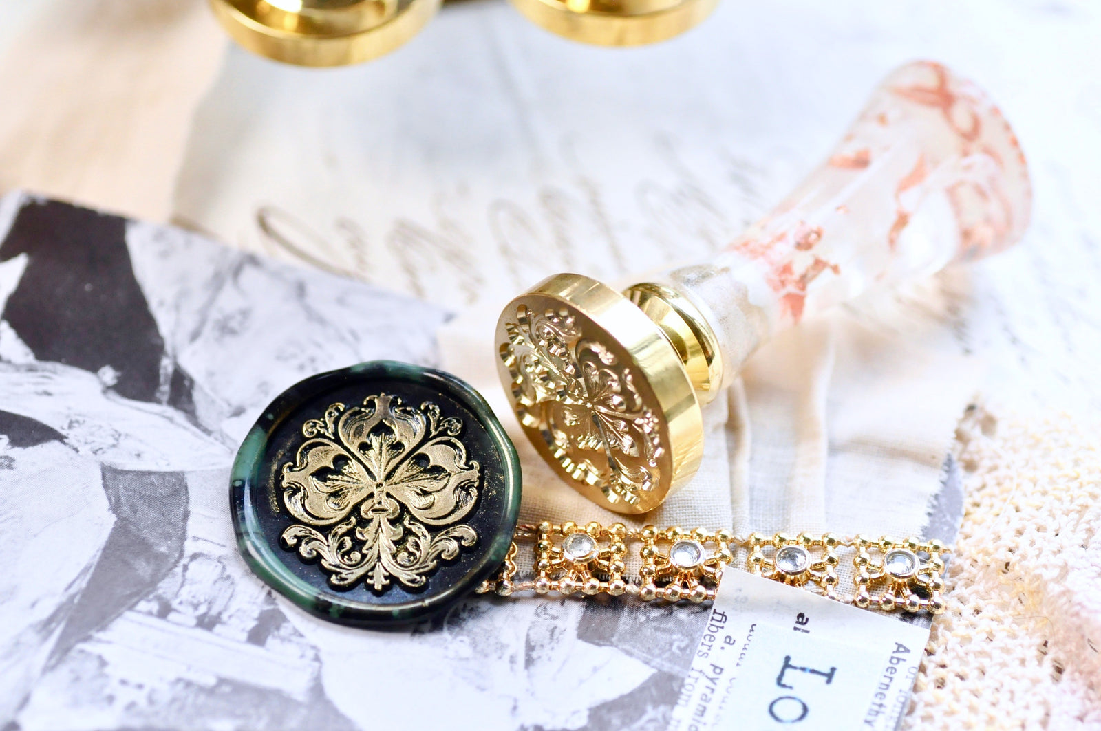 Victorian Damask Clover Wax Seal Stamp - Backtozero B20 - Clover, Damask, Deco, Decorative, good luck, handleupgrade, luck, Lucky, newarrivals, Retro, Shamrock, Signature, signaturehandle, Victorian