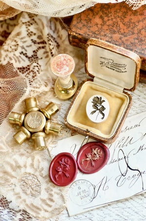 Floral Whispers: In Lieu of Speech Wax Seal Stamp | Daisy | Begin (Pre-Order / Ship in March)