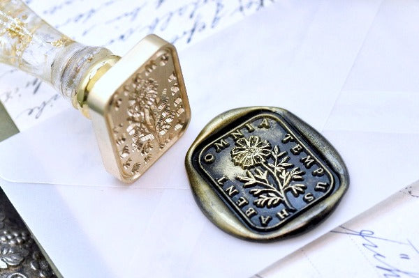 Daisy Latin Motto Wax Seal Stamp - Backtozero B20 - antique, Botanical, daisy, Flower, latin, latin motto, Message, Retro, rounded rectangle, Signature, signaturehandle, time