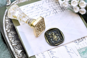 Fleur de Lis Latin Motto Wax Seal Stamp - Backtozero B20 - antique, conquer, latin, latin motto, Message, purity, Retro, rounded rectangle, Signature, signaturehandle