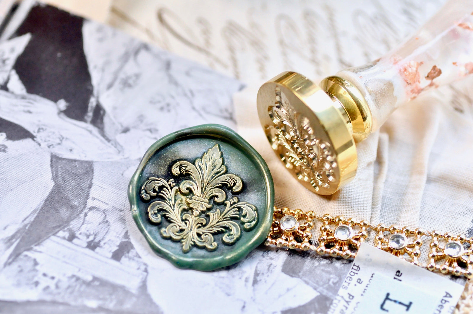 Fleur de Lis Flourish Iris Wax Seal Stamp | I - Backtozero B20 - Deco, Decorative, fleur, Fleur de Lis, floral, flourish, Flower, handleupgrade, iris, newarrivals, Retro, Signature, signaturehandle, Victorian