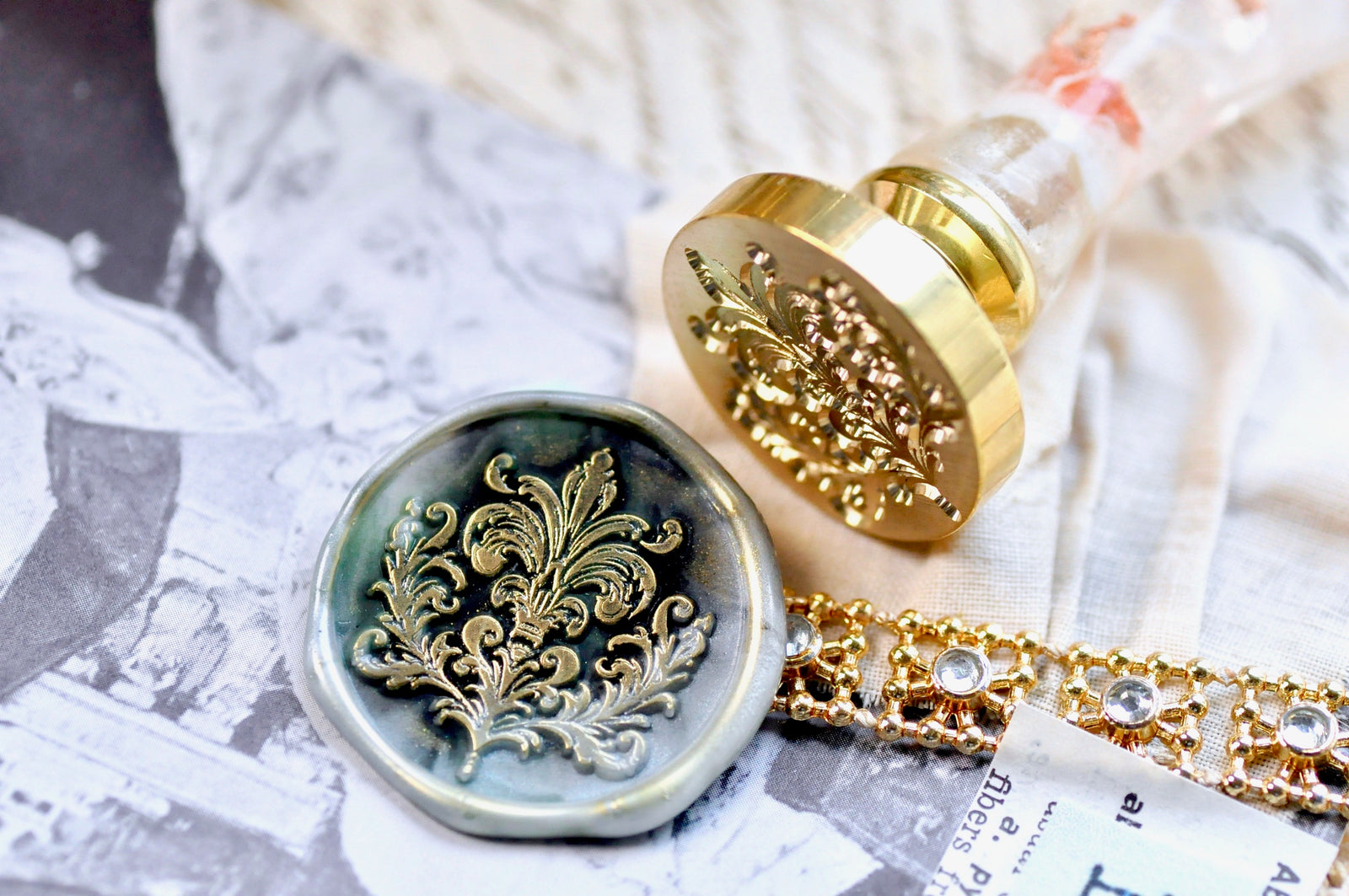 Fleur de Lis Flourish Iris Wax Seal Stamp | II - Backtozero B20 - Deco, Decorative, fleur, Fleur de Lis, floral, flourish, Flower, handleupgrade, iris, newarrivals, Retro, Signature, signaturehandle, Victorian