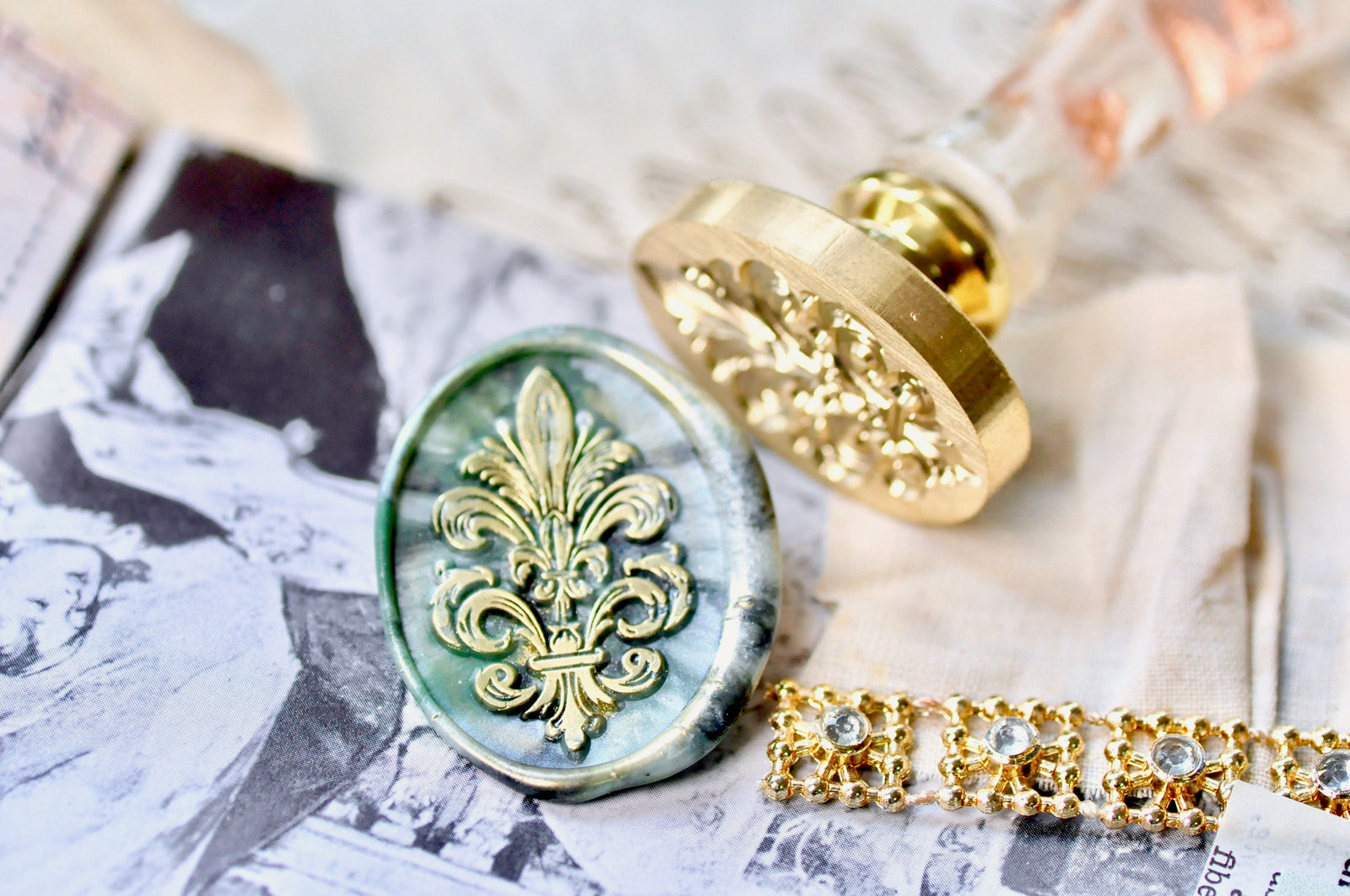 Fleur de Lis Flourish Iris Wax Seal Stamp | III - Backtozero B20 - Deco, Decorative, fleur, Fleur de Lis, floral, flourish, Flower, handleupgrade, iris, newarrivals, oval, Retro, Signature, signaturehandle, Victorian