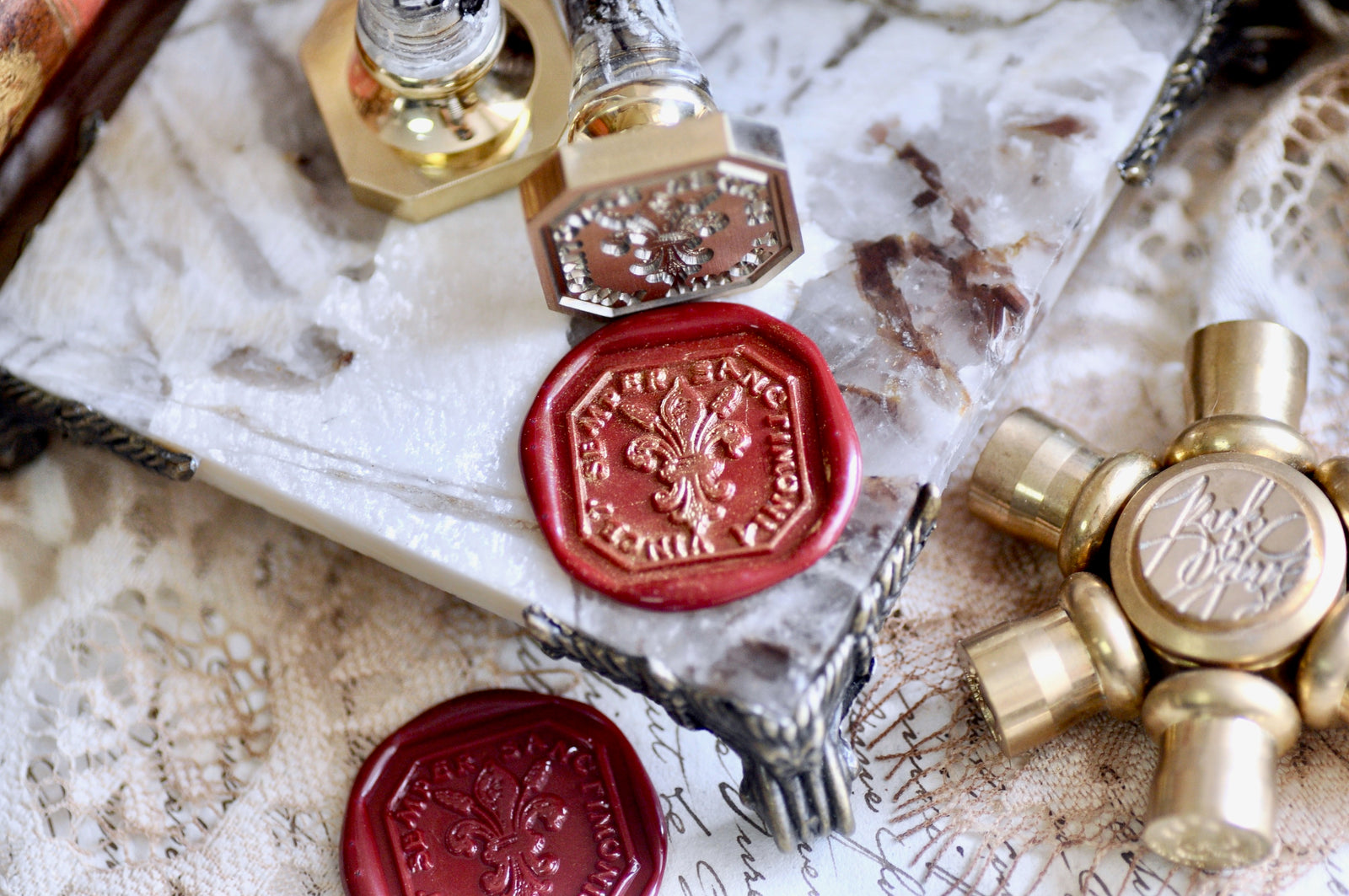 Fleur de Lis Latin Motto Wax Seal Stamp | Strength | O