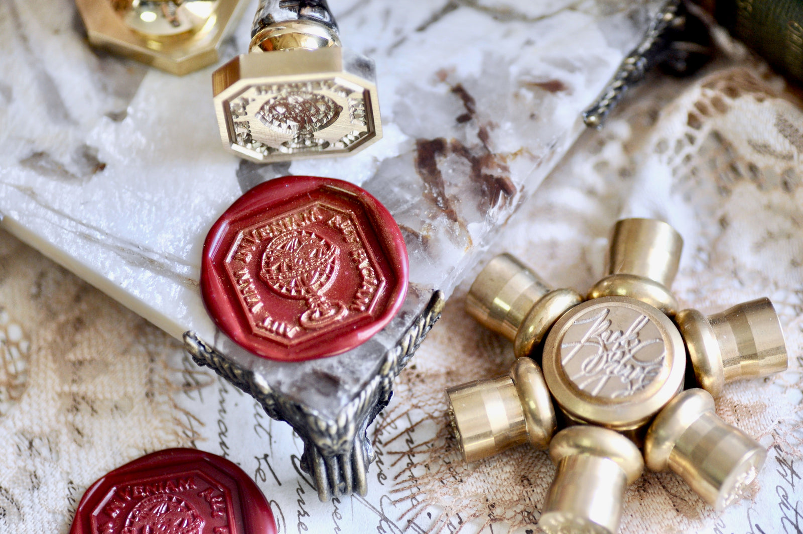 Globe Latin Motto Wax Seal Stamp | Determination | O
