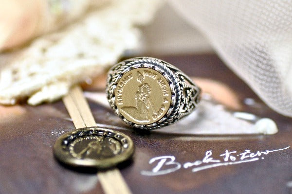Hand Holding Arrow Latin Motto Lace Signet Ring - Backtozero B20 - 12l, 12mm, 12mm ring, 925 Silver, accessory, courage, destiny, fortune, her, Intaglio, Intaglio ring, jewelry, lace, latin motto, signet, size 10, size 7, size 8, size 9, wax seal, wax seal ring, wax seal stamp