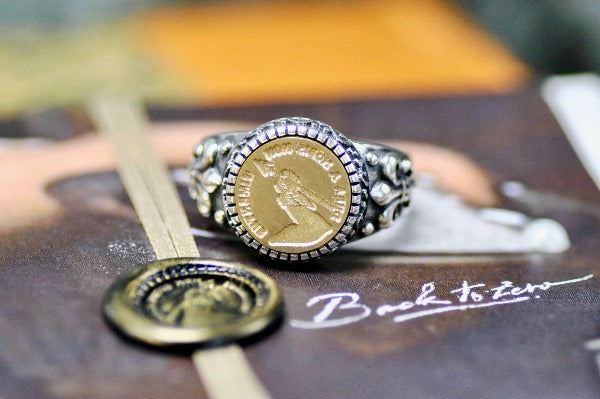 Hand Holding Arrow Latin Motto Fleur De Lis Signet Ring - Backtozero B20 - 12f, 12mm, 12mm ring, 925 Silver, accessory, Arrow, courage, destiny, Fleur de Lis, fortune, him, Intaglio, Intaglio ring, jewelry, latin, latin motto, Message, ring, seal, seal ring, signet, size 10, size 11, size 8, size 9, wax seal, wax seal stamp