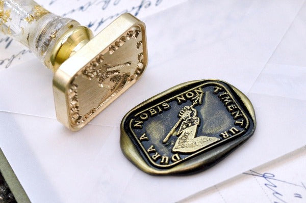 Hand Holding Arrow Latin Motto Wax Seal Stamp - Backtozero B20 - antique, Arrow, courage, destiny, fortune, hand, latin, latin motto, Message, Retro, rounded rectangle, Signature, signaturehandle