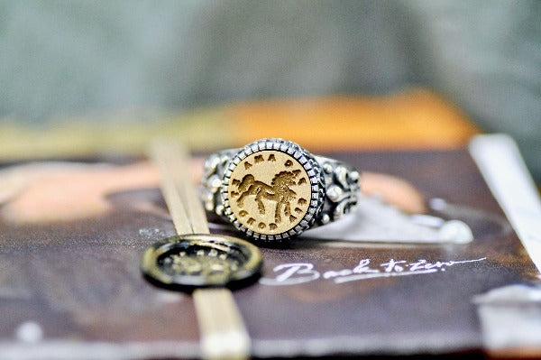 Horse Latin Motto Fleur De Lis Signet Ring - Backtozero B20 - 12f, 12mm, 12mm ring, 925 Silver, accessory, Ambitious, Fleur de Lis, him, Intaglio, Intaglio ring, jewelry, latin, latin motto, Message, ring, seal, seal ring, signet, size 10, size 11, size 8, size 9, wax seal, wax seal stamp