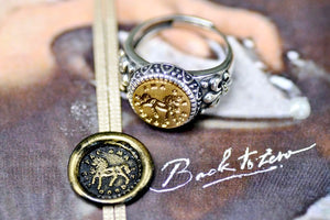 Horse Latin Motto Fleur De Lis Signet Ring - Backtozero B20 - 12f, 12mm, 12mm ring, 925 Silver, accessory, Ambitious, Fleur de Lis, him, Intaglio, Intaglio ring, jewelry, latin, latin motto, Message, ring, seal, seal ring, signet, size 10, size 11, size 8, size 9, wax seal, wax seal stamp