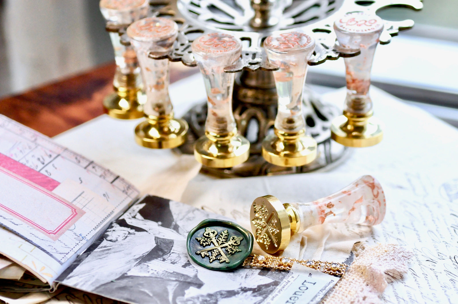 Crossed Keys with Olive Branches Wax Seal Stamp - Backtozero B20 - Botanical, handleupgrade, key, keys, newarrivals, olive branch, Retro, Signature, signaturehandle, skeleton key