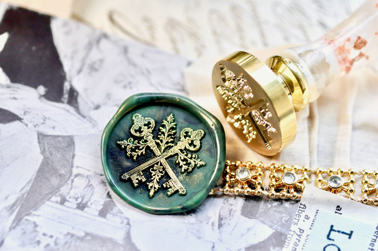 Crossed Keys with Olive Branches Wax Seal Stamp - Backtozero B20 - Botanical, handleupgrade, key, keys, newarrivals, olive branch, Retro, Signature, signaturehandle, skeleton key