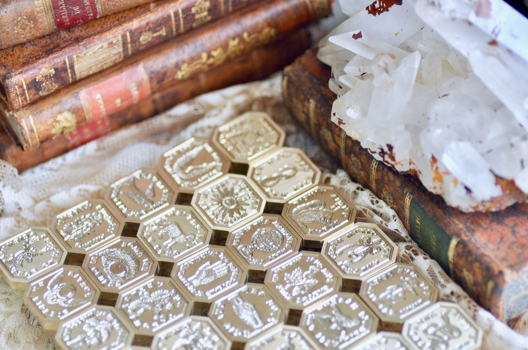 Sun with Eye Latin Motto Wax Seal Stamp | Wisdom | O