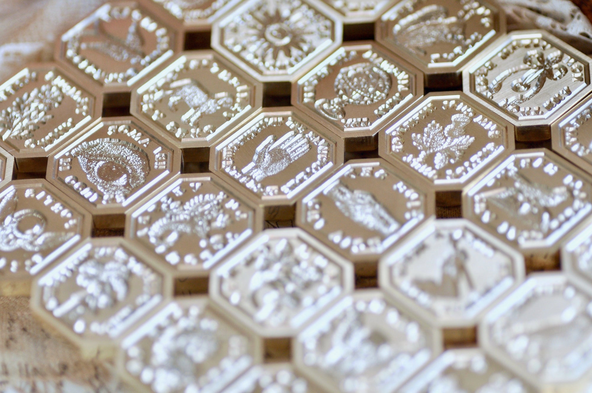 Sun with Eye Latin Motto Wax Seal Stamp | Wisdom | O