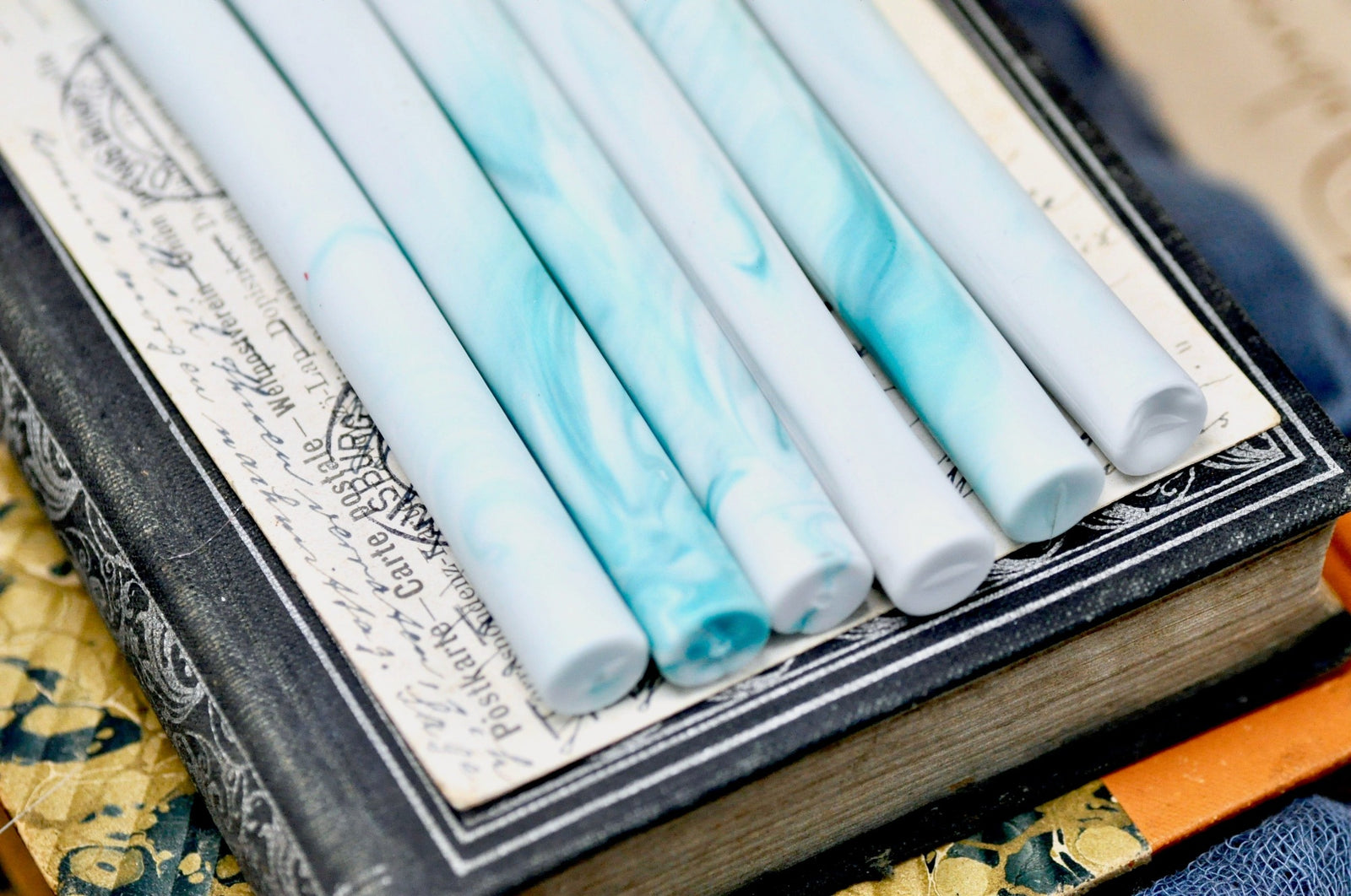 Marble Glue Gun Sealing Wax | Green & White - Backtozero B20 - Glue Gun, Green, marble, marble wax, newarrivals, sale, Sealing Wax, Wax Stick