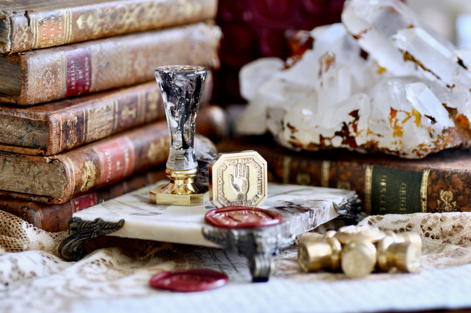 Palm of Hand Latin Motto Wax Seal Stamp | Trust | O