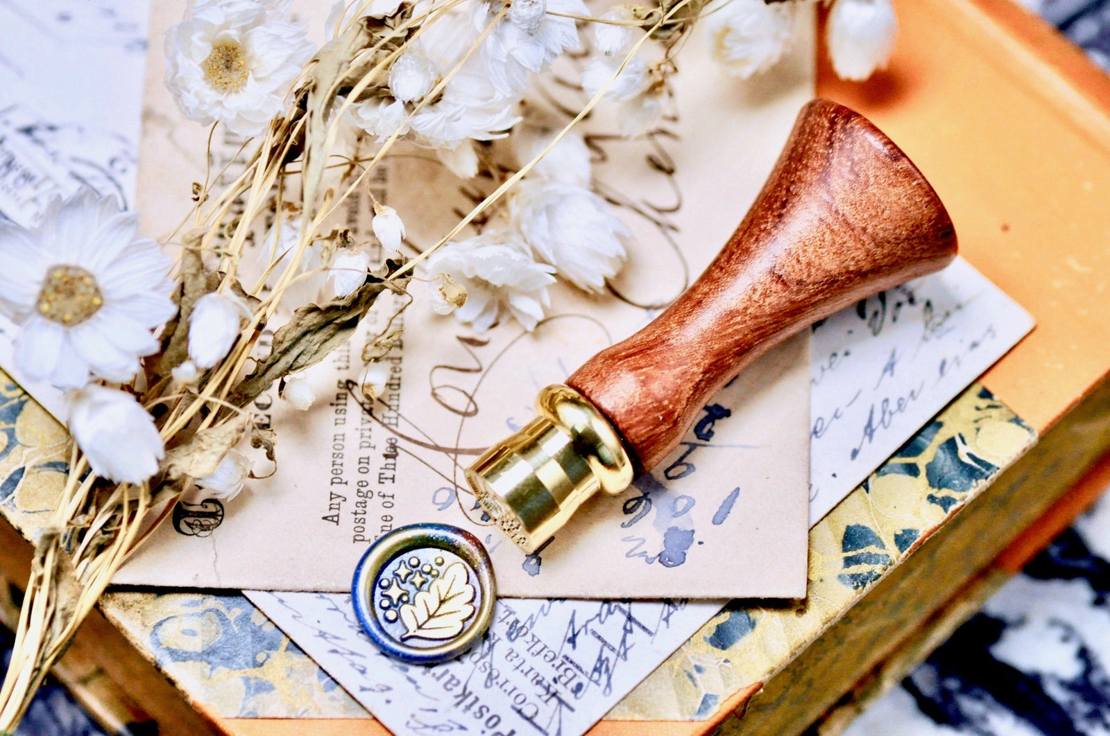 Mini Oak Leaf Wax Seal Stamp Designed by Petra - Backtozero B20 - botanic, Botanical, collaboration, galaxy, Leaf, mini, Nature, newarrivals, petra, Signature, signaturehandle, Woodland