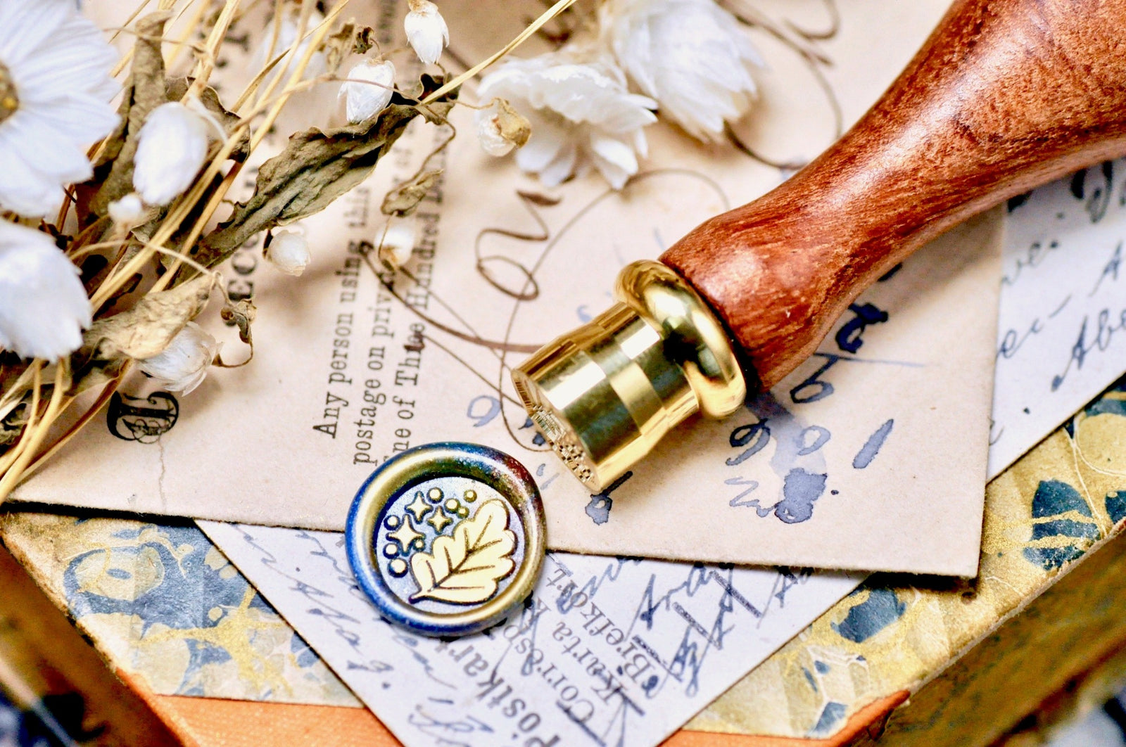 Mini Oak Leaf Wax Seal Stamp Designed by Petra - Backtozero B20 - botanic, Botanical, collaboration, galaxy, Leaf, mini, Nature, newarrivals, petra, Signature, signaturehandle, Woodland