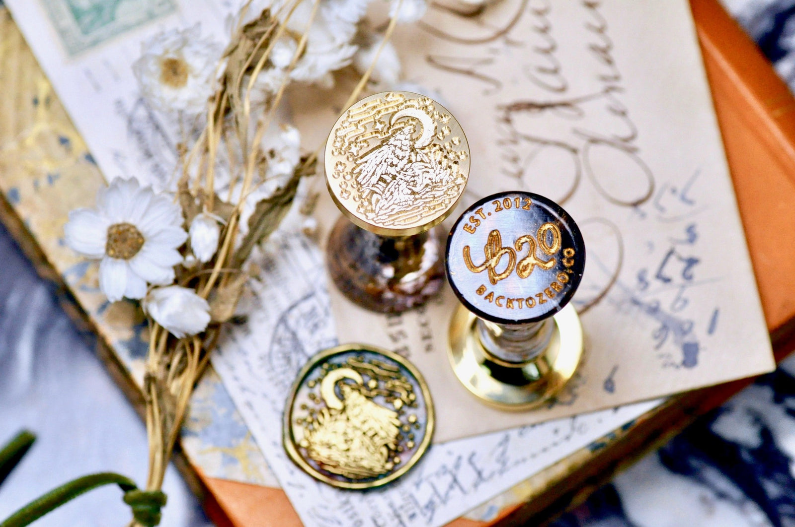 Raven with Dino Skull Wax Seal Stamp - Backtozero B20 - Bone, halloween2023, moon, newarrivals, Signature, signaturehandle, Skull, star, starry, Stars