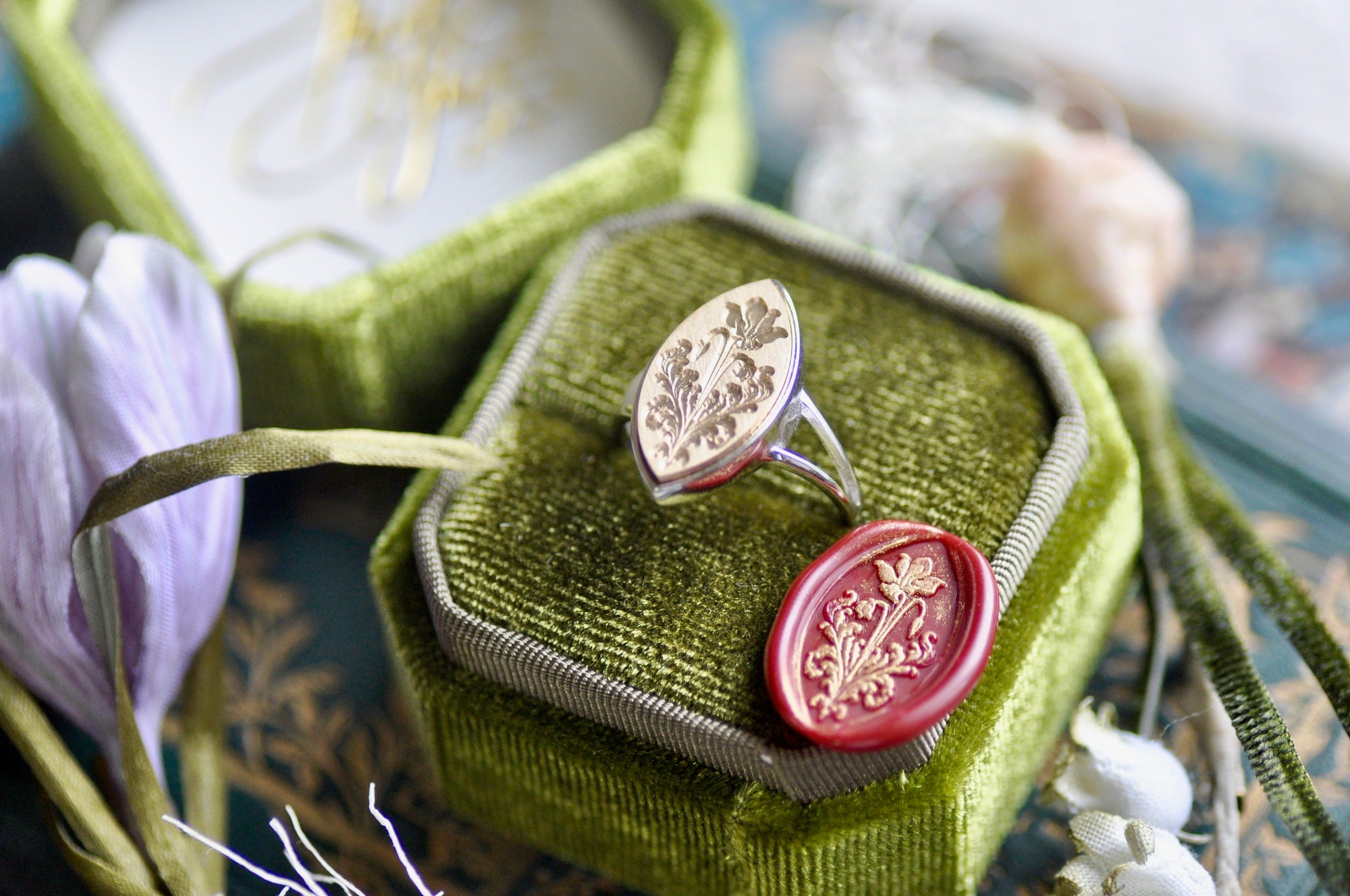 Retro Flower Signet Ring | Cyclamen Persicum