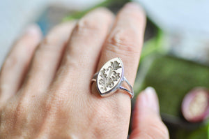 Retro Flower Signet Ring | Cyclamen Persicum