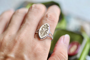 Retro Flower Signet Ring | Iris