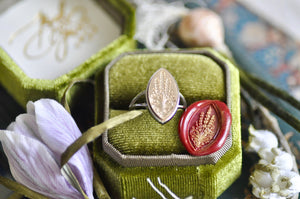 Retro Flower Signet Ring | Lavender