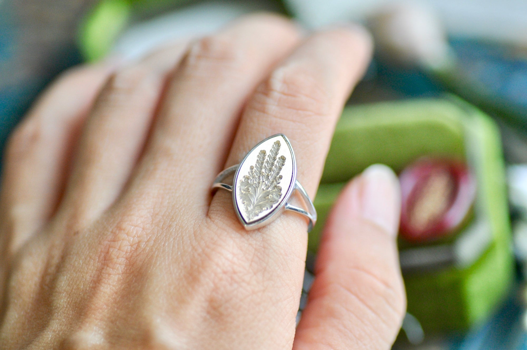 Retro Flower Signet Ring | Lavender