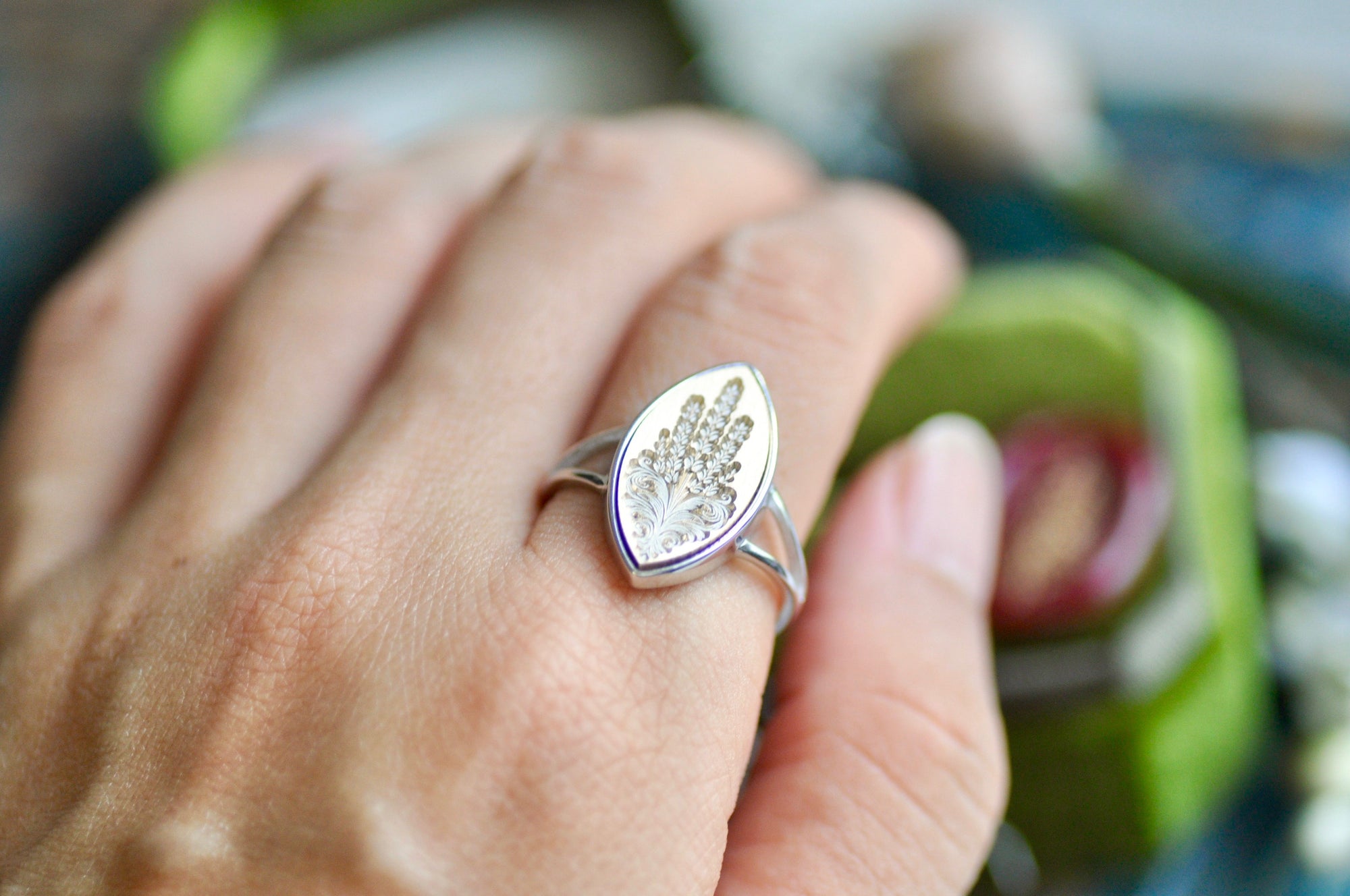 Retro Flower Signet Ring | Lavender