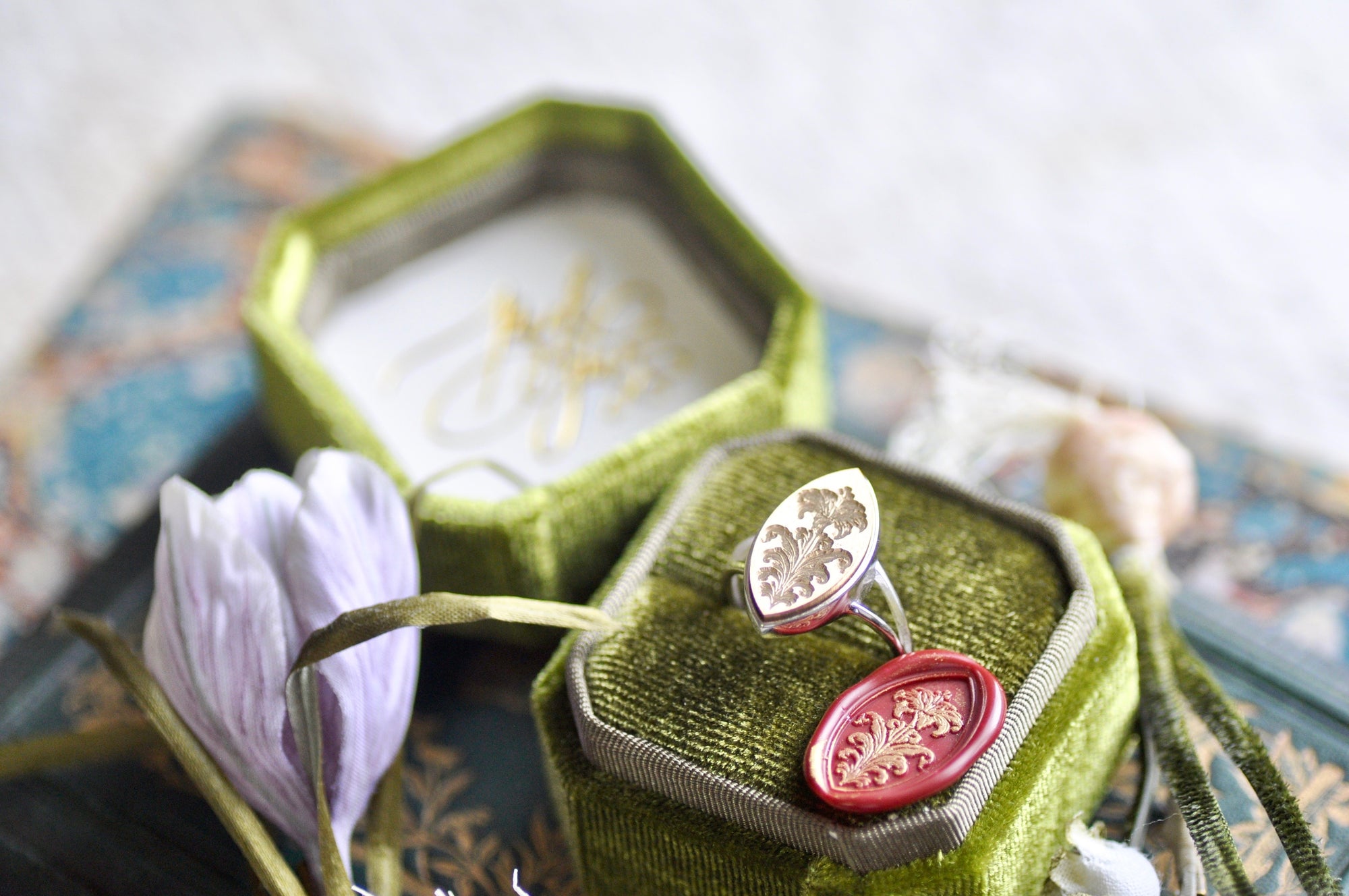 Retro Flower Signet Ring | Lily