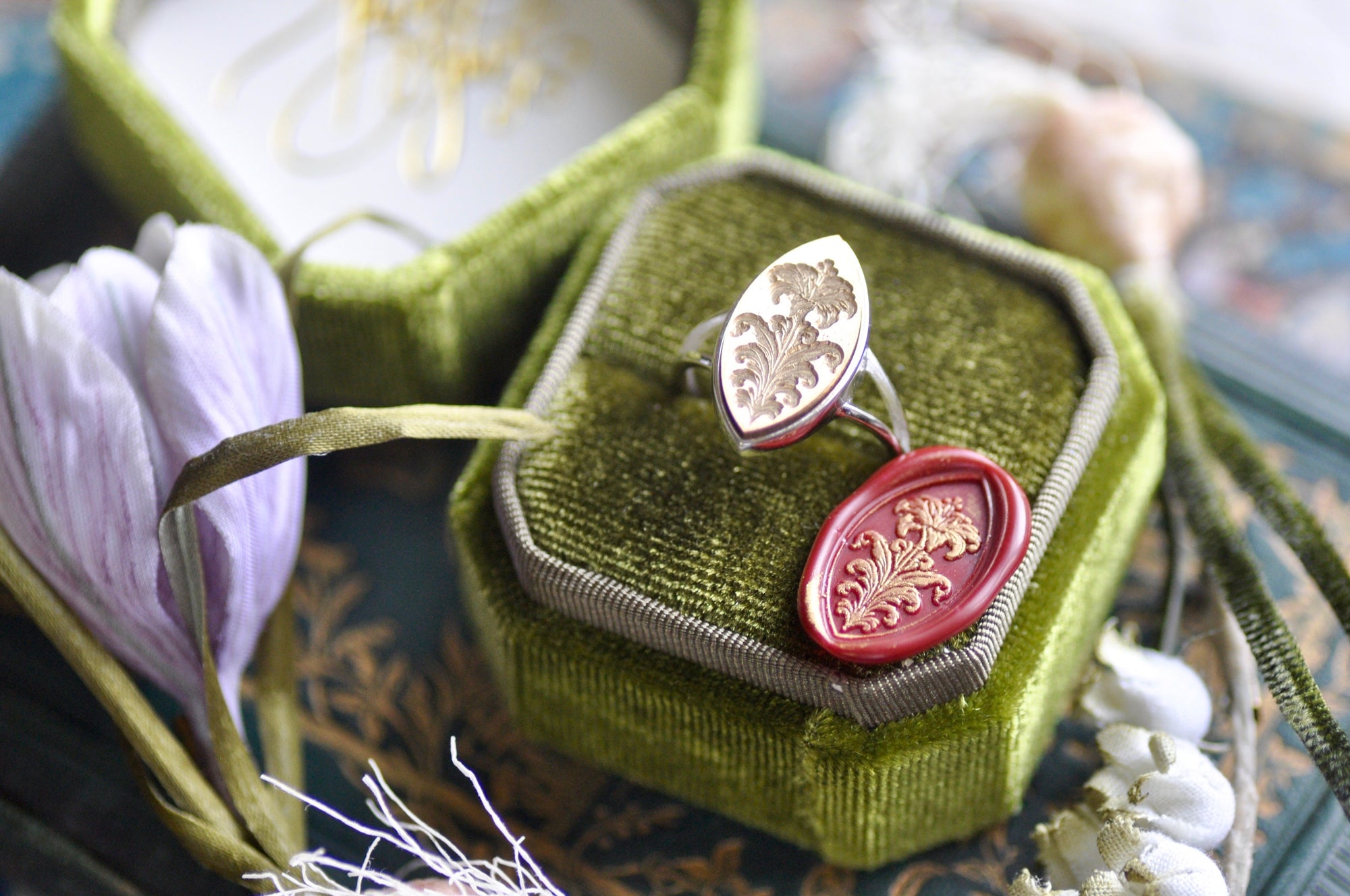 Retro Flower Signet Ring | Lily