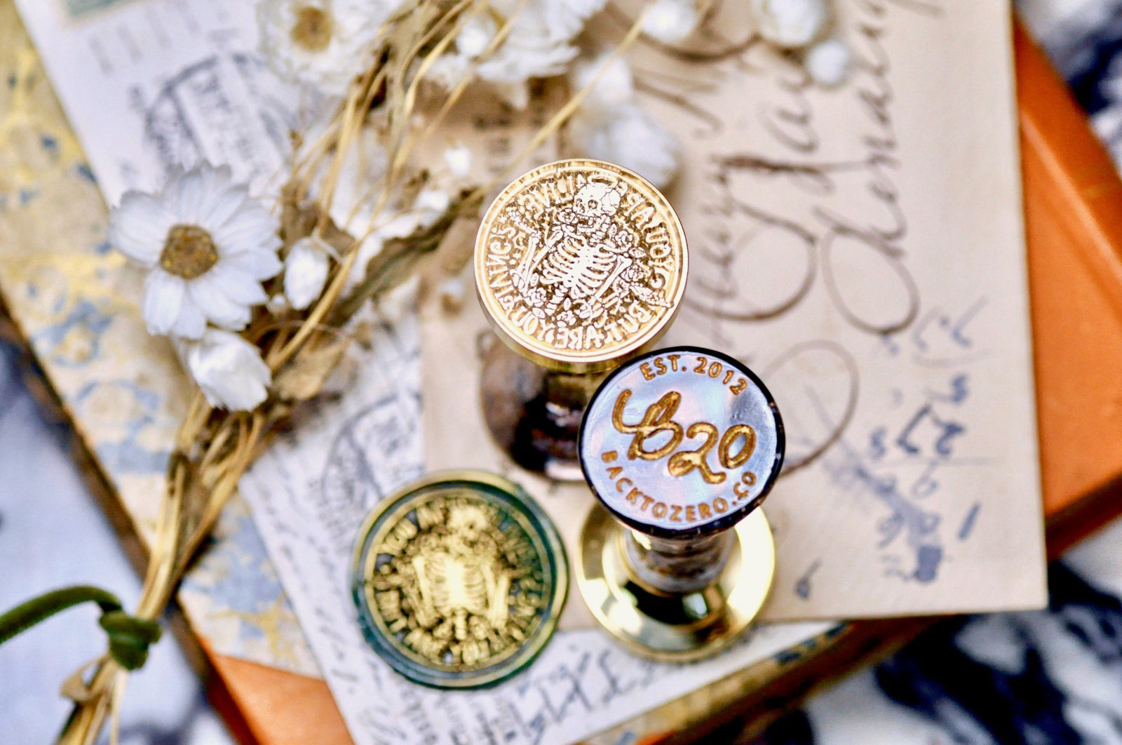 Memento Mori Skeleton Alive or Living Wax Seal Stamp - Backtozero B20 - Bone, death, halloween2023, latin, memento mori, Message, newarrivals, rose, Signature, signaturehandle, skeleton, Skull