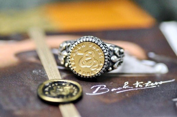 Snake Latin Motto Fleur De Lis Signet Ring - Backtozero B20 - 12f, 12mm, 12mm ring, 925 Silver, accessory, Fleur de Lis, him, Intaglio, Intaglio ring, jewelry, latin, latin motto, Message, motivation, ring, seal, seal ring, signet, size 10, size 11, size 8, size 9, wax seal, wax seal stamp