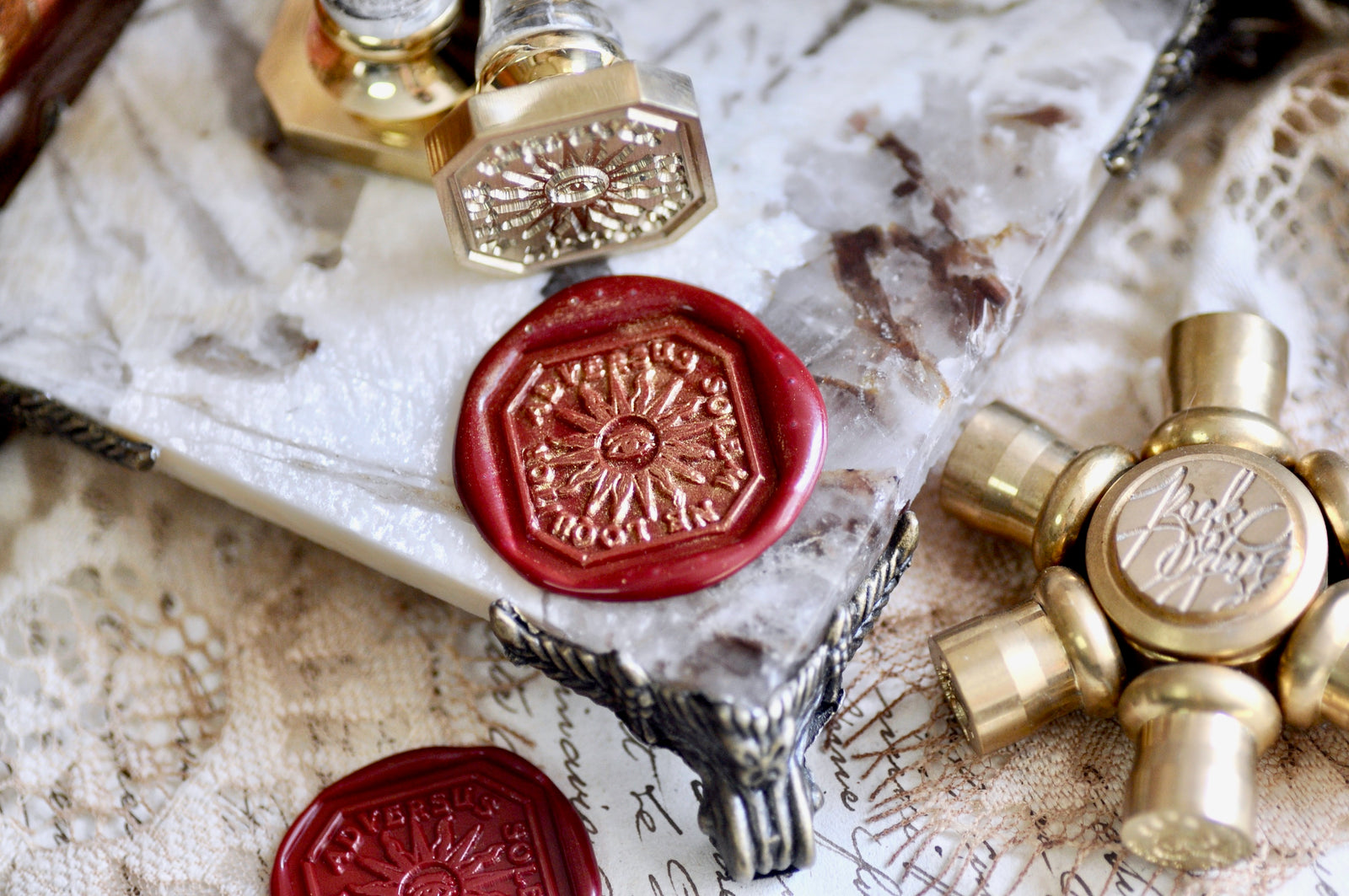 Sun with Eye Latin Motto Wax Seal Stamp | Wisdom | O