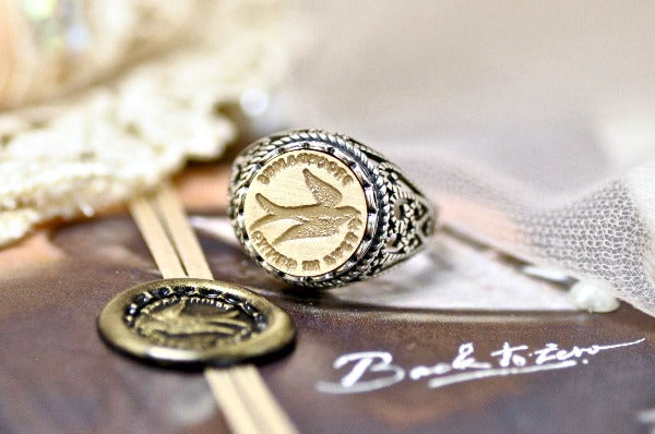 Swallow Latin Motto Lace Signet Ring - Backtozero B20 - 12l, 12mm, 12mm ring, 925 Silver, accessory, Bird, Clover, her, Intaglio, Intaglio ring, jewelry, lace, latin motto, peace, positive, positivity, Shamrock, signet, size 10, size 7, size 8, size 9, wax seal, wax seal ring, wax seal stamp