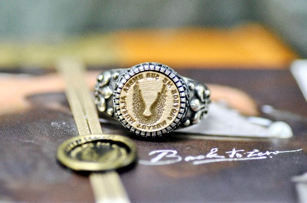 Wings Latin Motto Fleur De Lis Signet Ring - Backtozero B20 - 12f, 12mm, 12mm ring, 925 Silver, accessory, Fleur de Lis, him, Intaglio, Intaglio ring, jewelry, latin, latin motto, Message, protection, ring, seal, seal ring, secure, signet, size 10, size 11, size 8, size 9, wax seal, wax seal stamp