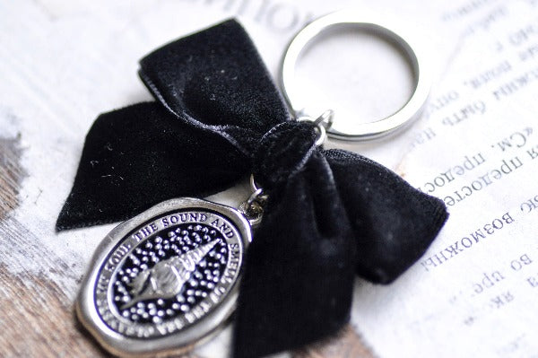 Message Wax Seal Keychain Black Bow | Seashell - Backtozero B20 - black bow, bow, cleanses, enamel, enamel keychain, her, keychain, lapel, metal, ribbon, seashell, Silver, soft enamel, soul, starry, velvet, wax seal
