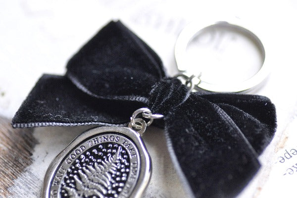 Message Wax Seal Keychain Black Bow | Fern - Backtozero B20 - black bow, botanic, Botanical, bow, charm, Come to those who wait, enamel, enamel keychain, fern, Good things take time, her, keychain, lapel, metal, Nature, Plant, plants, ribbon, silver, soft enamel, starry, velvet, wax seal