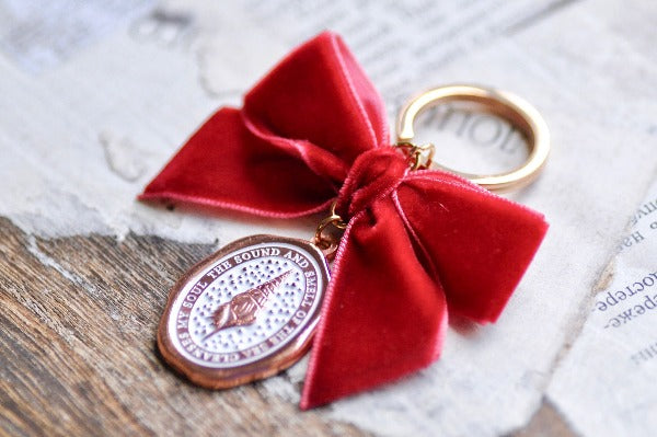 Message Wax Seal Keychain Red Bow | Seashell - Backtozero B20 - bow, cleanses, enamel, enamel keychain, her, keychain, lapel, metal, ribbon, rose gold, seashell, soft enamel, soul, starry, velvet, wax seal