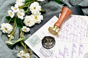 Cherub Holding Envelope Wax Seal Stamp - Backtozero B20 - angel, black, cherub, cupid, latin motto, Love, mail, Message, peace, romantic, Signature, signaturehandle, silver highlight, valentine
